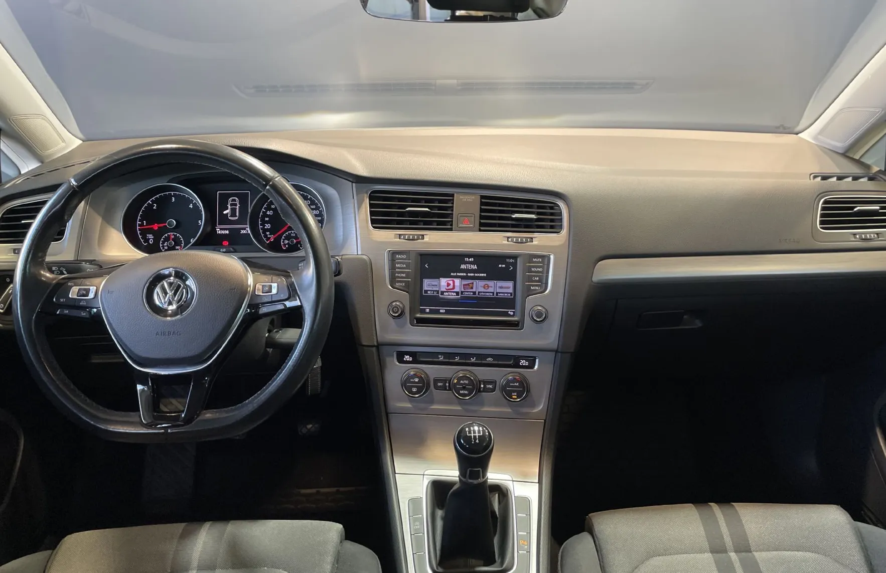 Zunanja slika - VW Golf - 1.LASTNIK-R LINE-PANORAMA-KAMERA-LED-TEMPOMAT-ALU - 12