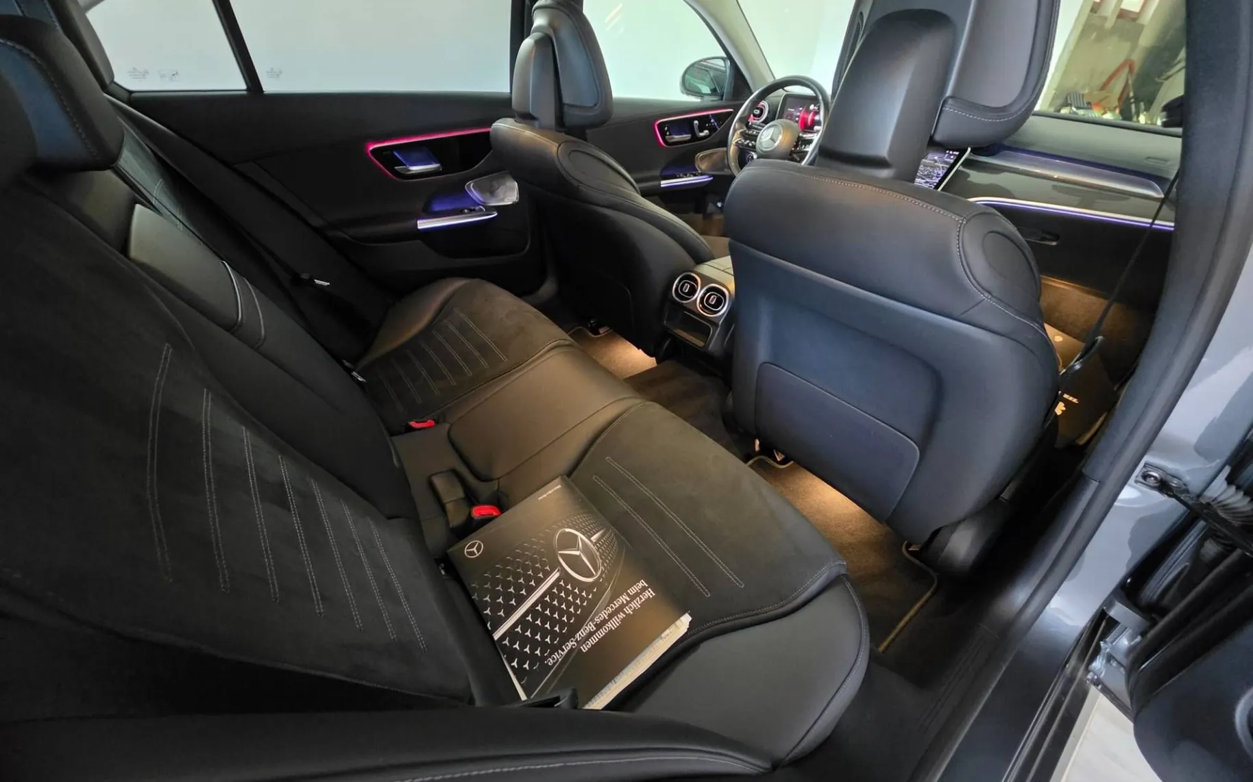 Notranja slika - Mercedes-Benz C-Razred - C 220 d AMG |VIRTUAL|RADAR|BLIS|LANE|360KAM|KLJUKA - 11