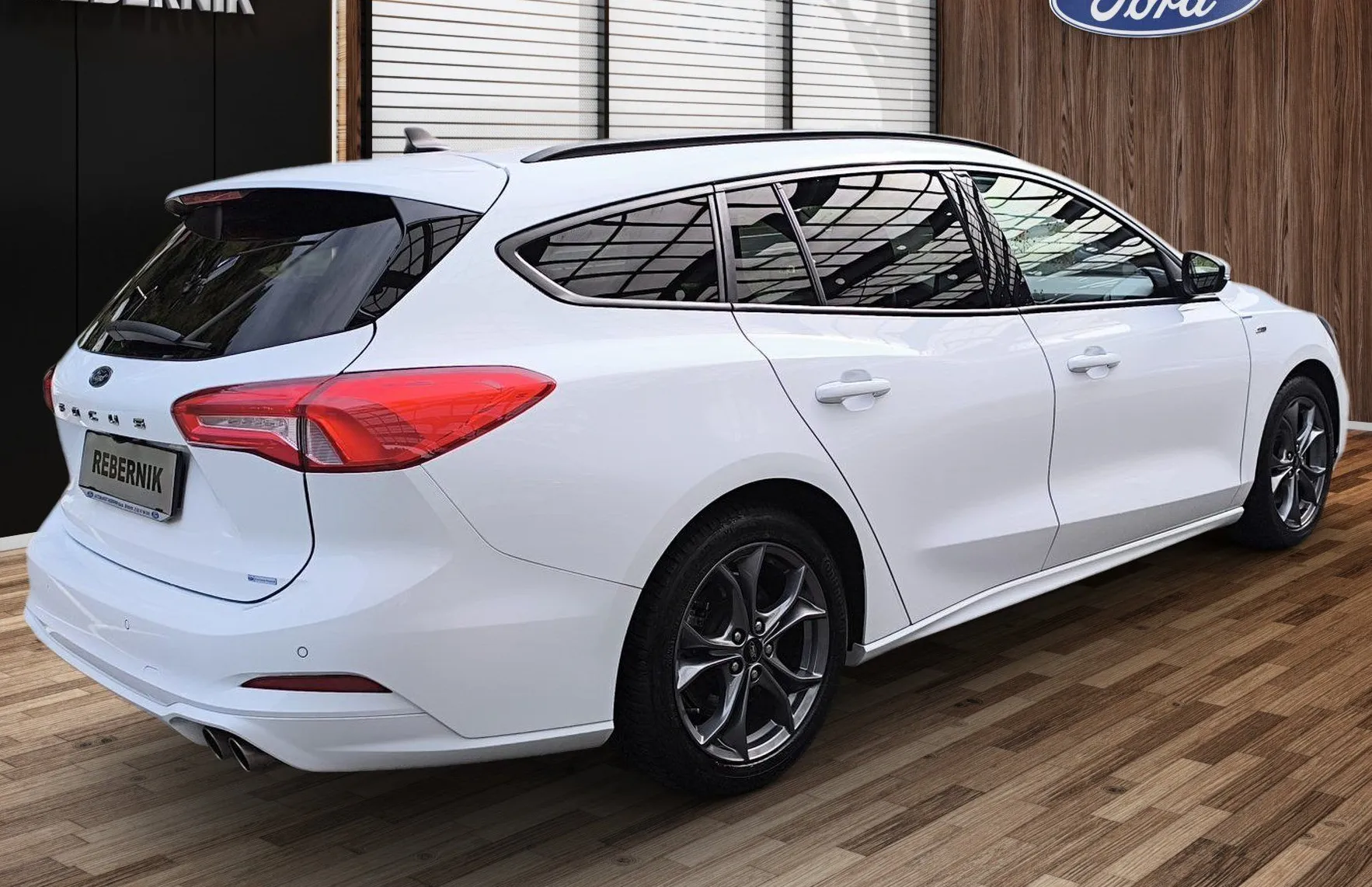Zunanja slika - Ford Focus - Karavan 1.0 EcoBoost ST-Line Avt.-SLO- samo 79TKM - 4