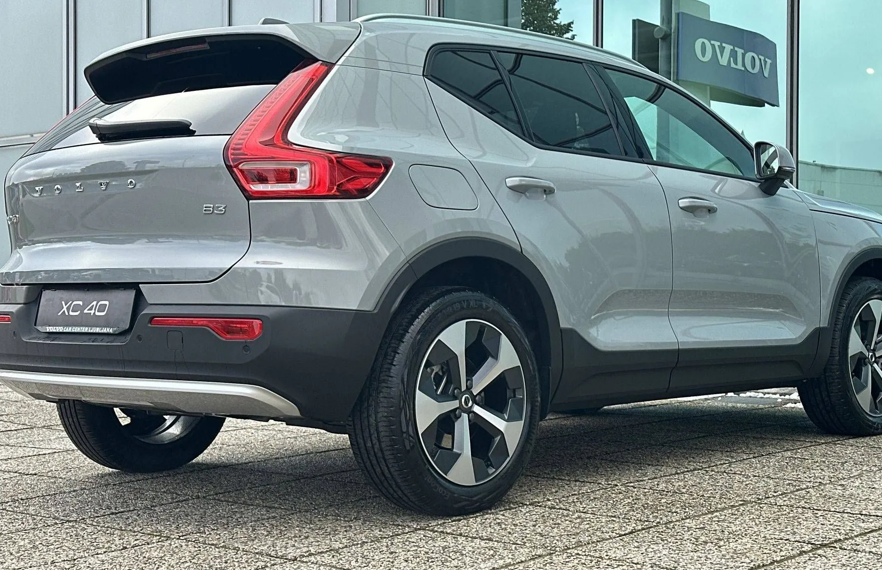 Zunanja slika - Volvo XC40 - B3 P Core AT DCT 3 leta garancije + 3 servisi - 5