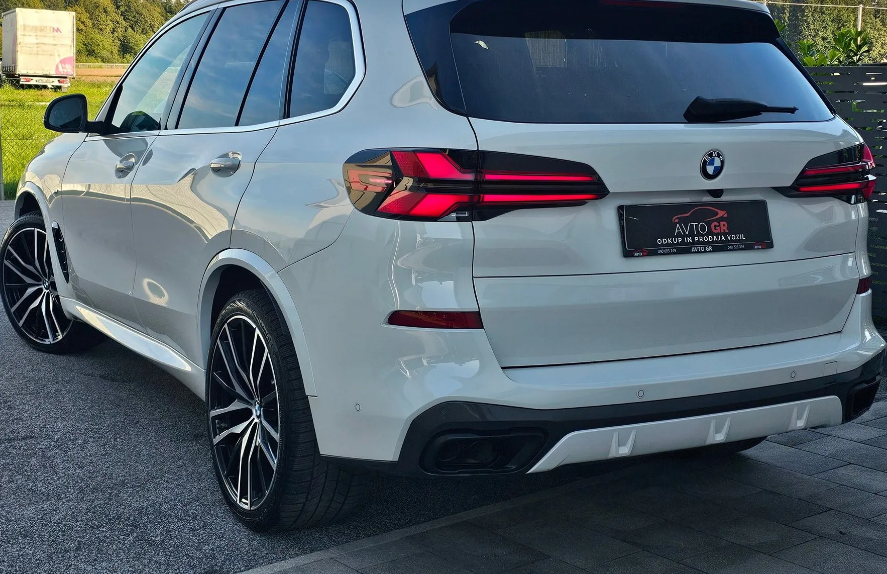 Zunanja slika - BMW X5 - serija : xDrive40i Avt.- Le 49.000km-LED-22COL- HUD-KAM360 - 9
