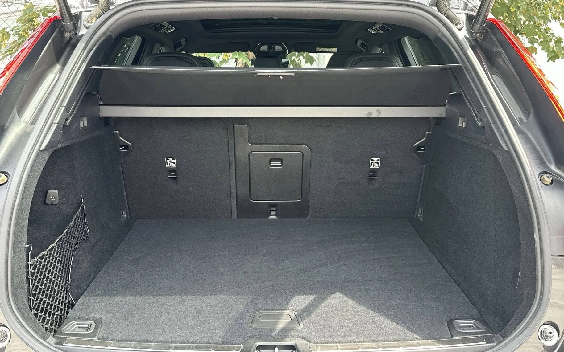 Notranja slika - Volvo XC60 - B4D AWD Plus Dark Avt. - 12