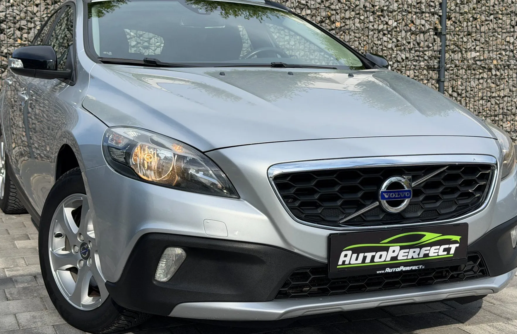 Zunanja slika - Volvo V40 Cross Country - 2.0TD D2|SLO|PDC|KLJUKA|V.SERVIS - 1