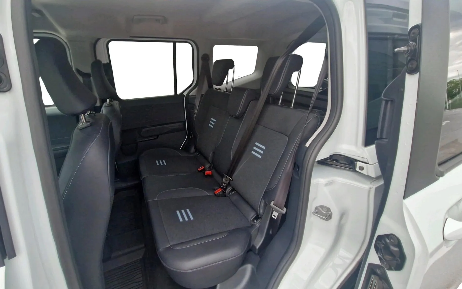 Zunanja slika - Ford Tourneo Courier - 1.0 EcoBoost Active Avt.-RADAR-NAVI-BLISS-PREČNI - 6