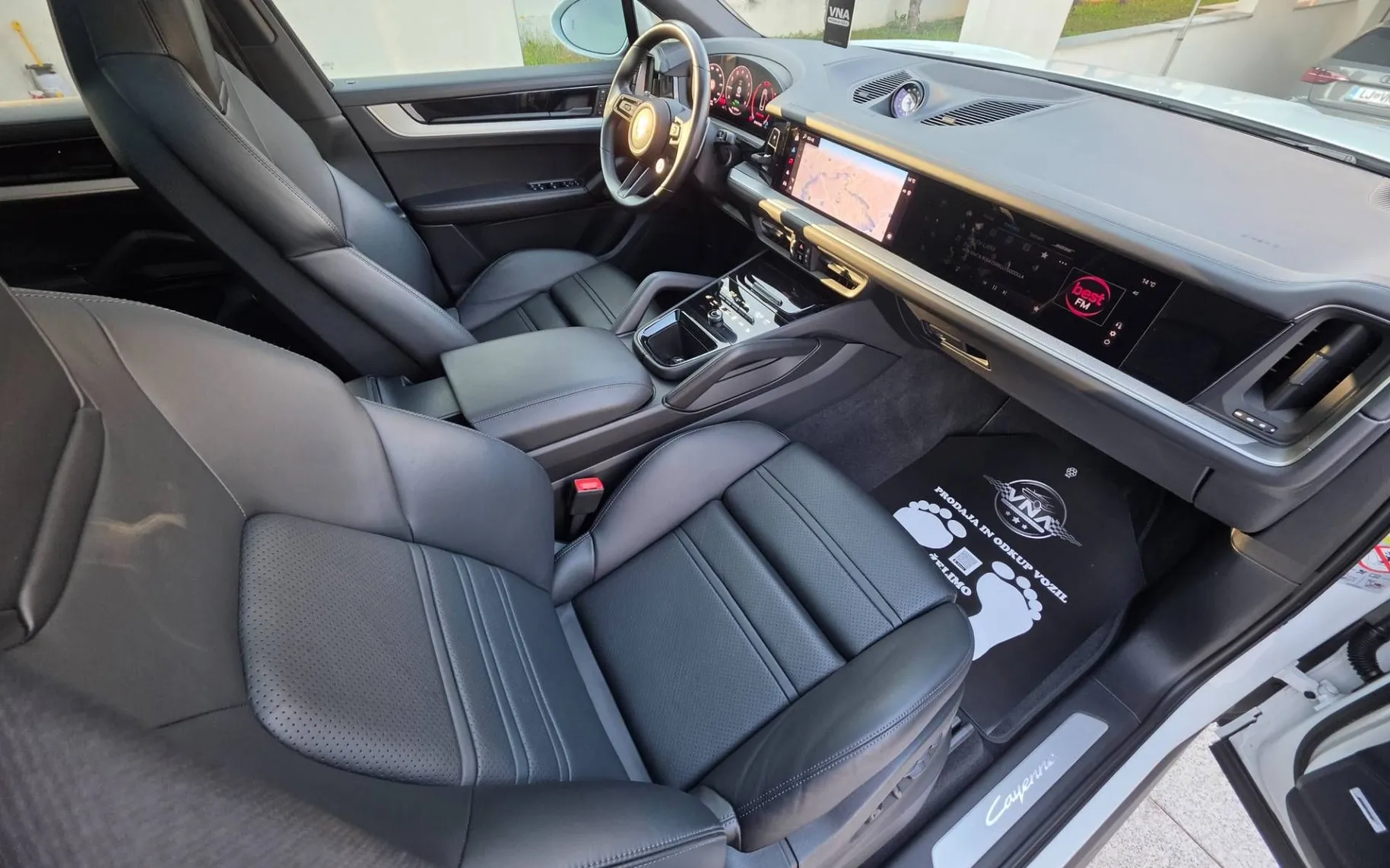 Notranja slika - Porsche Cayenne Coupe - E-Hybrid |MAXTON|SCREEN|PANO|ZRAK|ALU22|VRHUNSKI| - 9