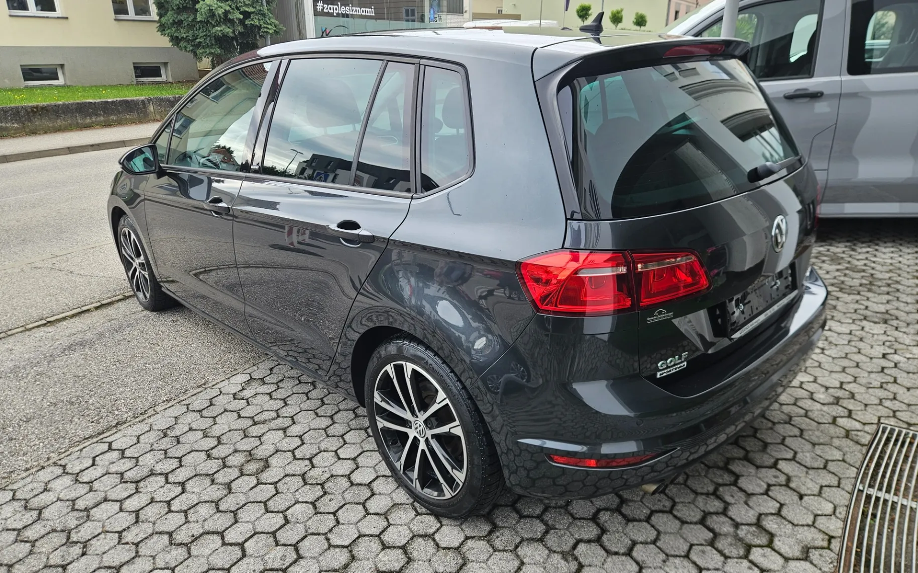 Zunanja slika - VW Golf - 2.0 TDI Comfortline - 4