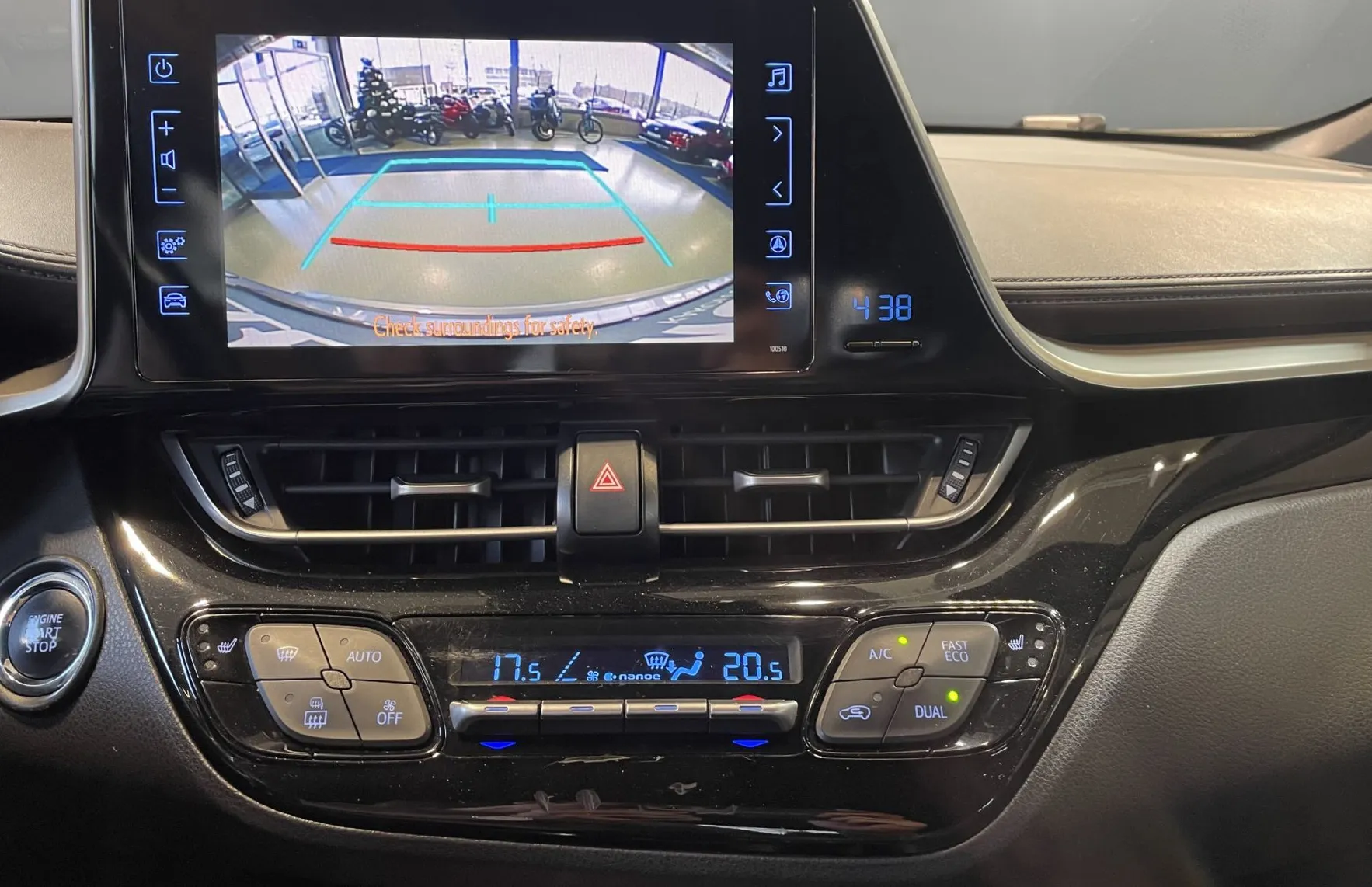 Zunanja slika - Toyota C-HR - KEYLESS-KAMERA-RADAR-LANE-PARK SENZORJI-GRETJE SED - 12