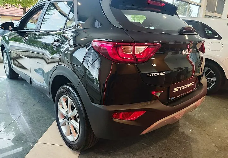 Zunanja slika - KIA Stonic - 1.2 DPI 57.9 kW  79 KM  LX Urban+ M T - 4