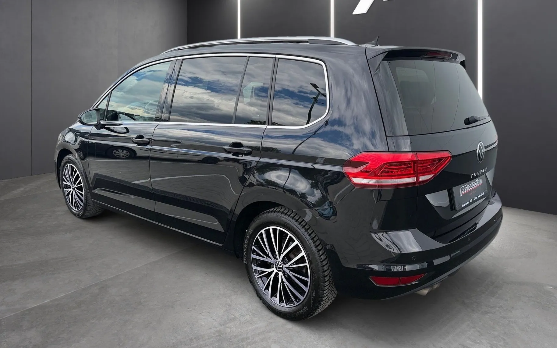 Zunanja slika - Volkswagen Touran - 2.0 TDI BMT Highline DSG-7sedežev-Panorama-Masaža - 4