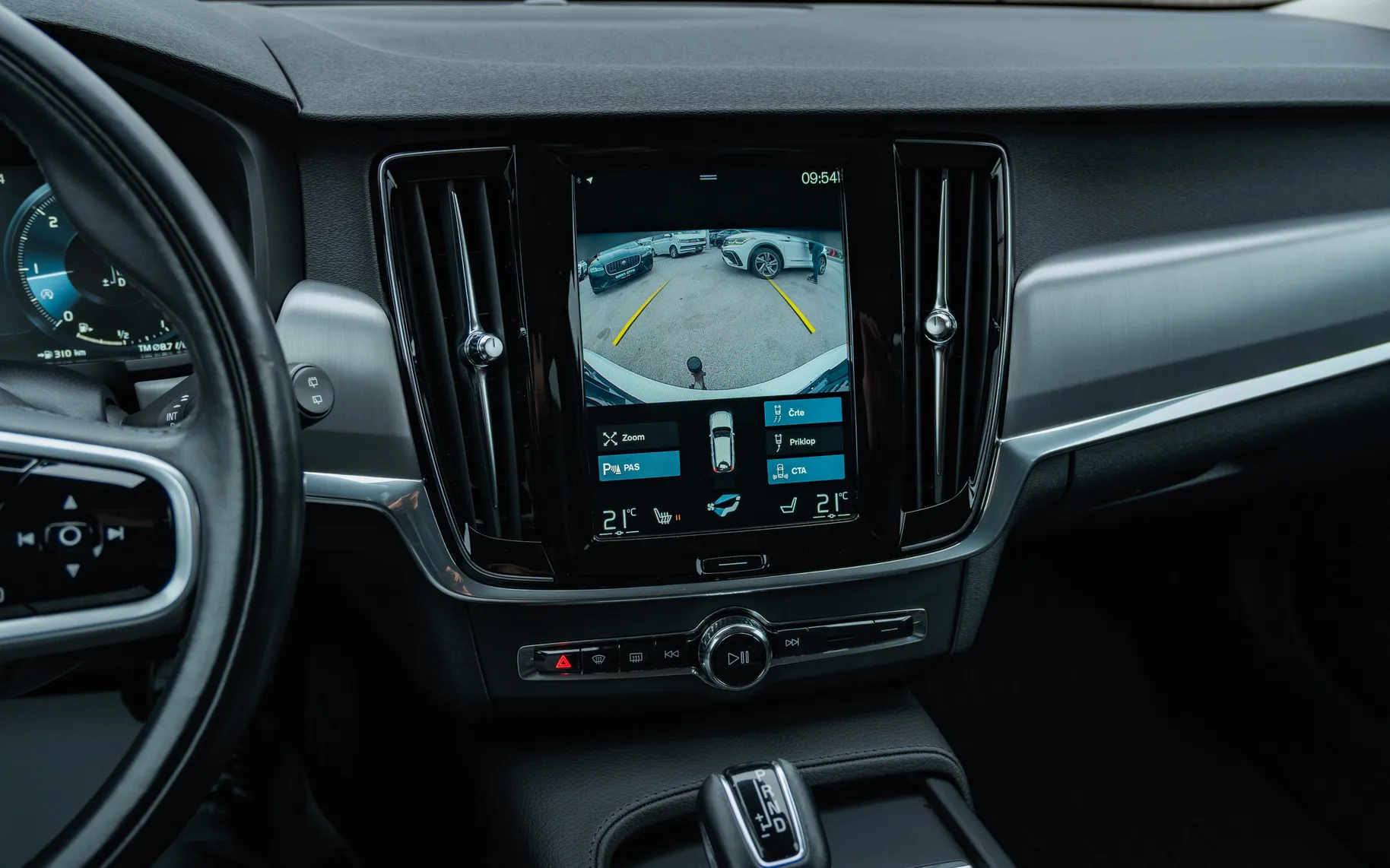 Notranja slika - Volvo V90 - D4 Momentum Pro Avt. - 12