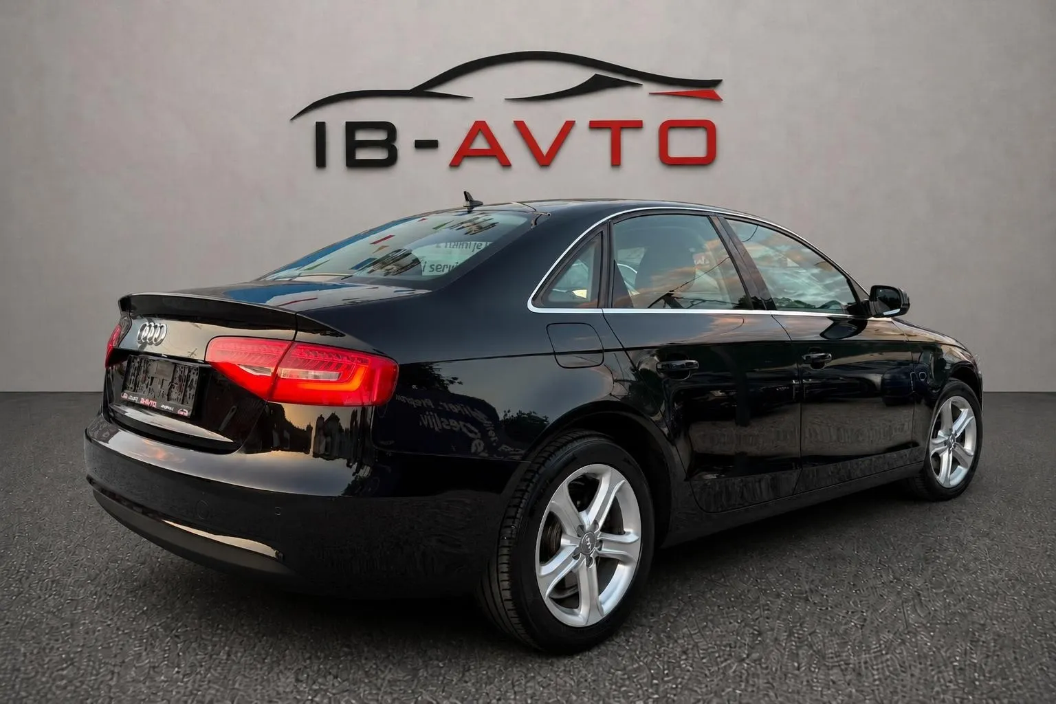 Zunanja slika - Audi A4 - 2.0 TDI 1- lastnik Servisna zgodovina - 4