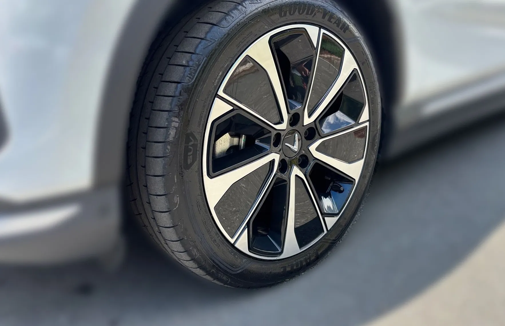 Zunanja slika - Vinfast VF8 - 87.7 kWh AWD Plus408PS AWD-GRATIS POLNILNICA 2 - 8
