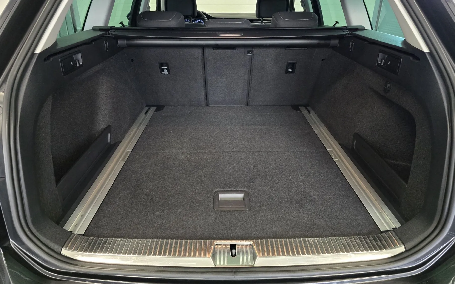 Notranja slika - Volkswagen Passat Variant - 2.0 TDI DSG Business | Matrix | Virtual | IQ.Dri.. - 17