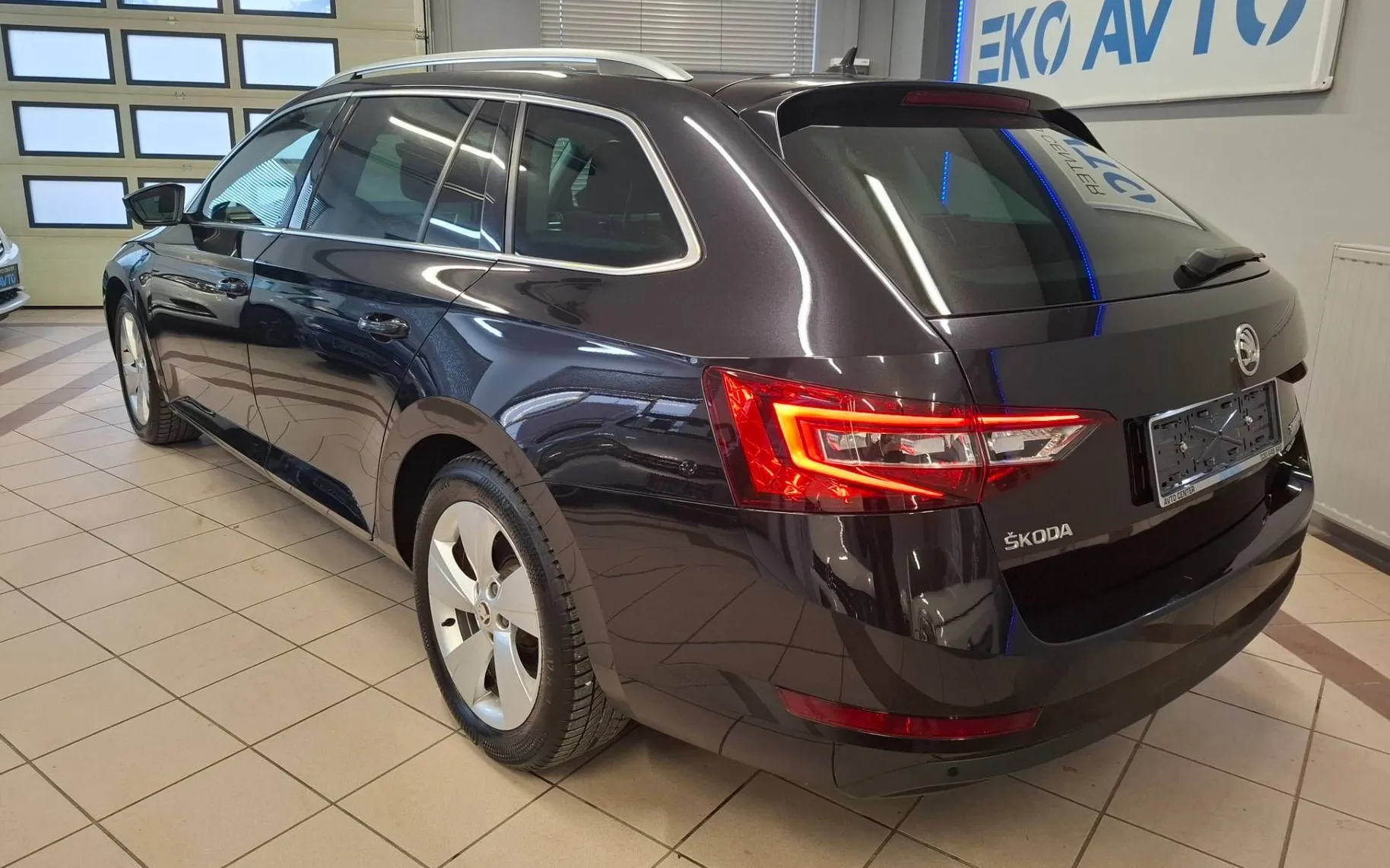 Zunanja slika - Škoda Superb - 2.0 TDI 4x4 Sportline Combi DSG 190KM-KAMERA-LED-. - 3
