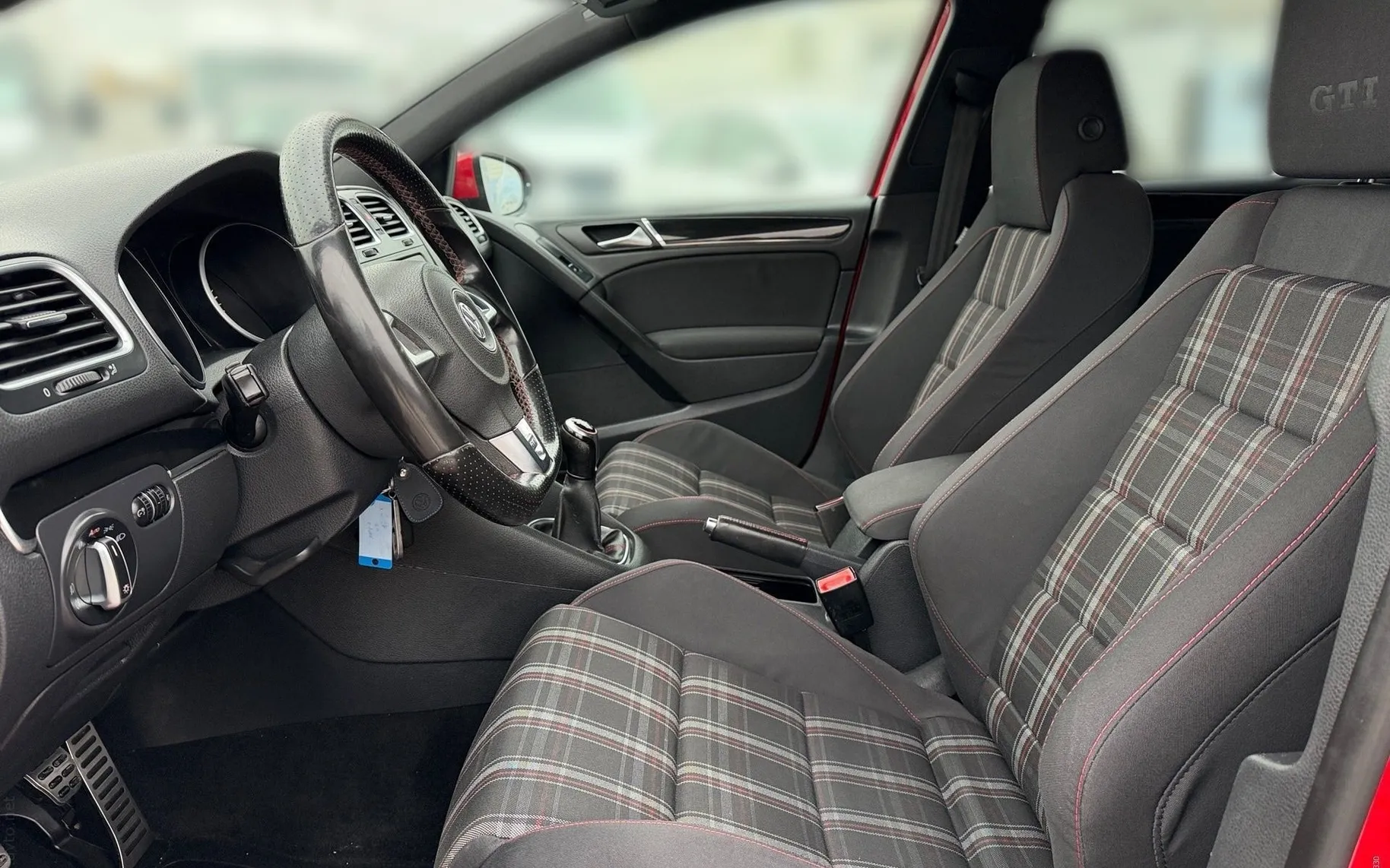 Notranja slika - Volkswagen Golf - 2.0 TSI GTI 155  210 ... - 7