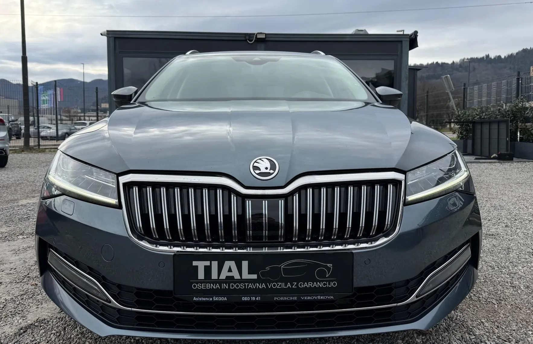 Zunanja slika - Škoda Superb - 2.0 TDI-DSG L K CRYSTAL-VIRTUAL-MRT.KOTI-USNJE-SLO - 2
