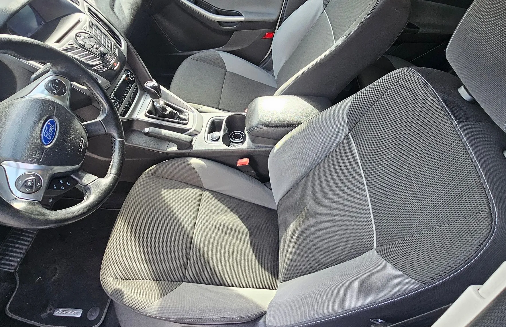 Zunanja slika - Ford Focus - 1.6 TDCi.Trend ECOnetic-VINJETA-ZIM.GUME DARILO - 4