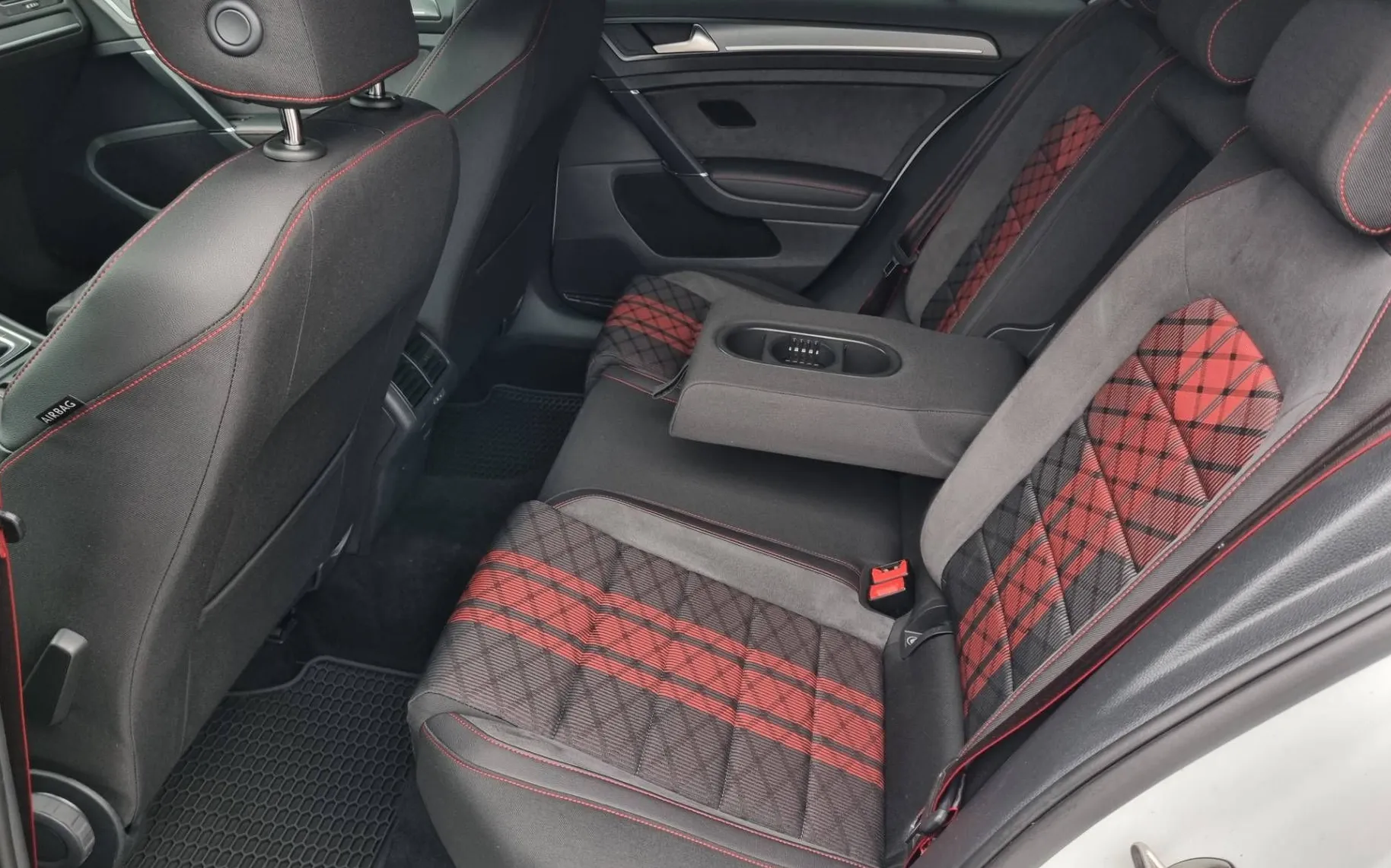 Zunanja slika - VW Golf - 2.0 GTI TCR avt. 290PS-Alcantara-Virtual-DSG-Alu - 14