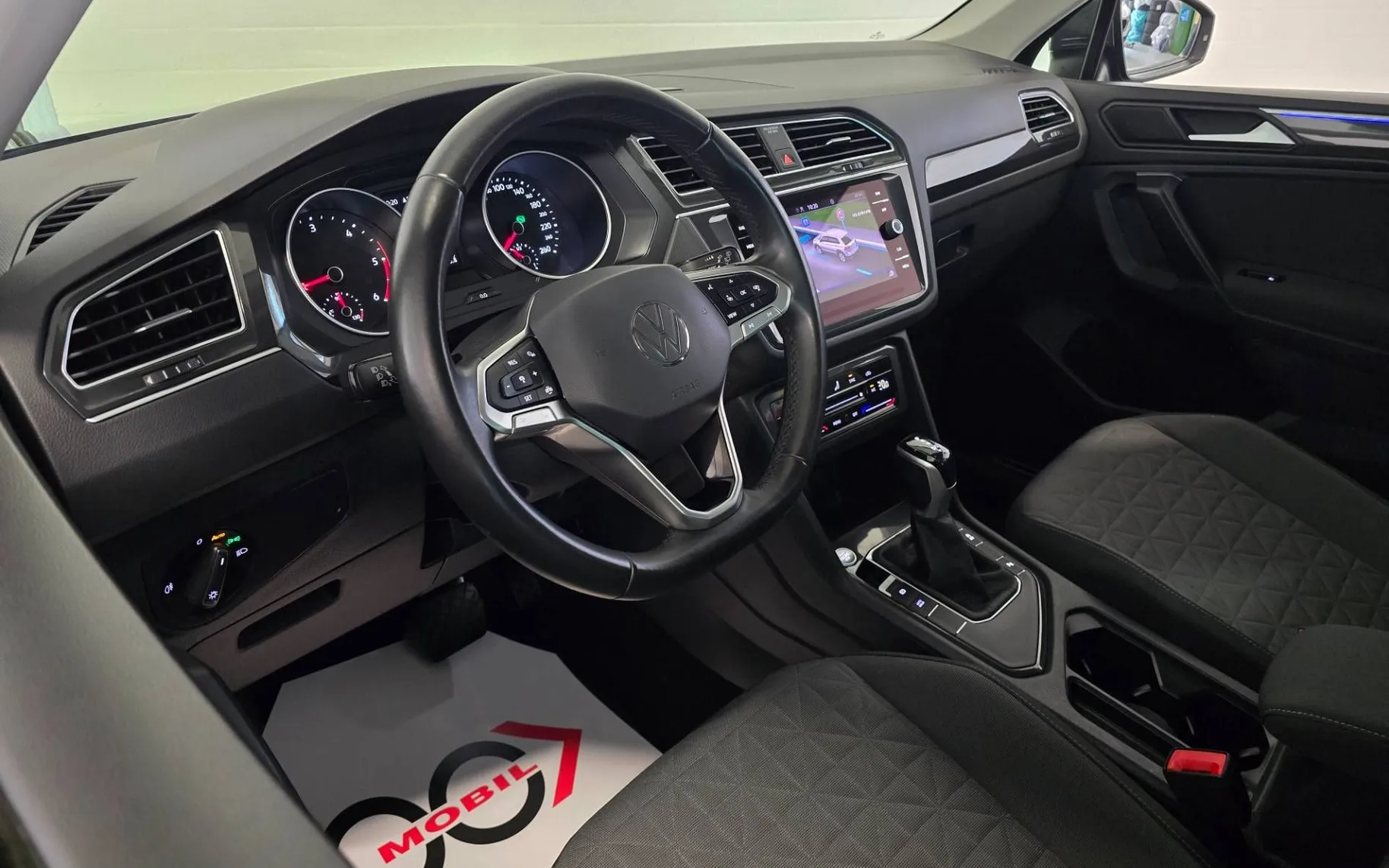 Notranja slika - Volkswagen Tiguan - 2.0 TDI BMT Life DSG - LED.kamera.keyless.ambient - 9
