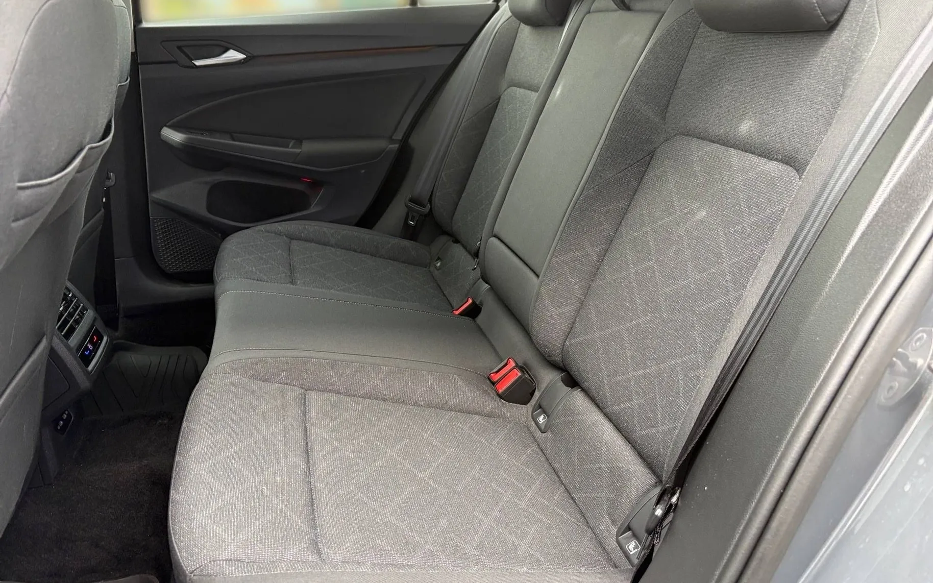 Notranja slika - Volkswagen Golf - Life 1.0 eTSI DSG - 11