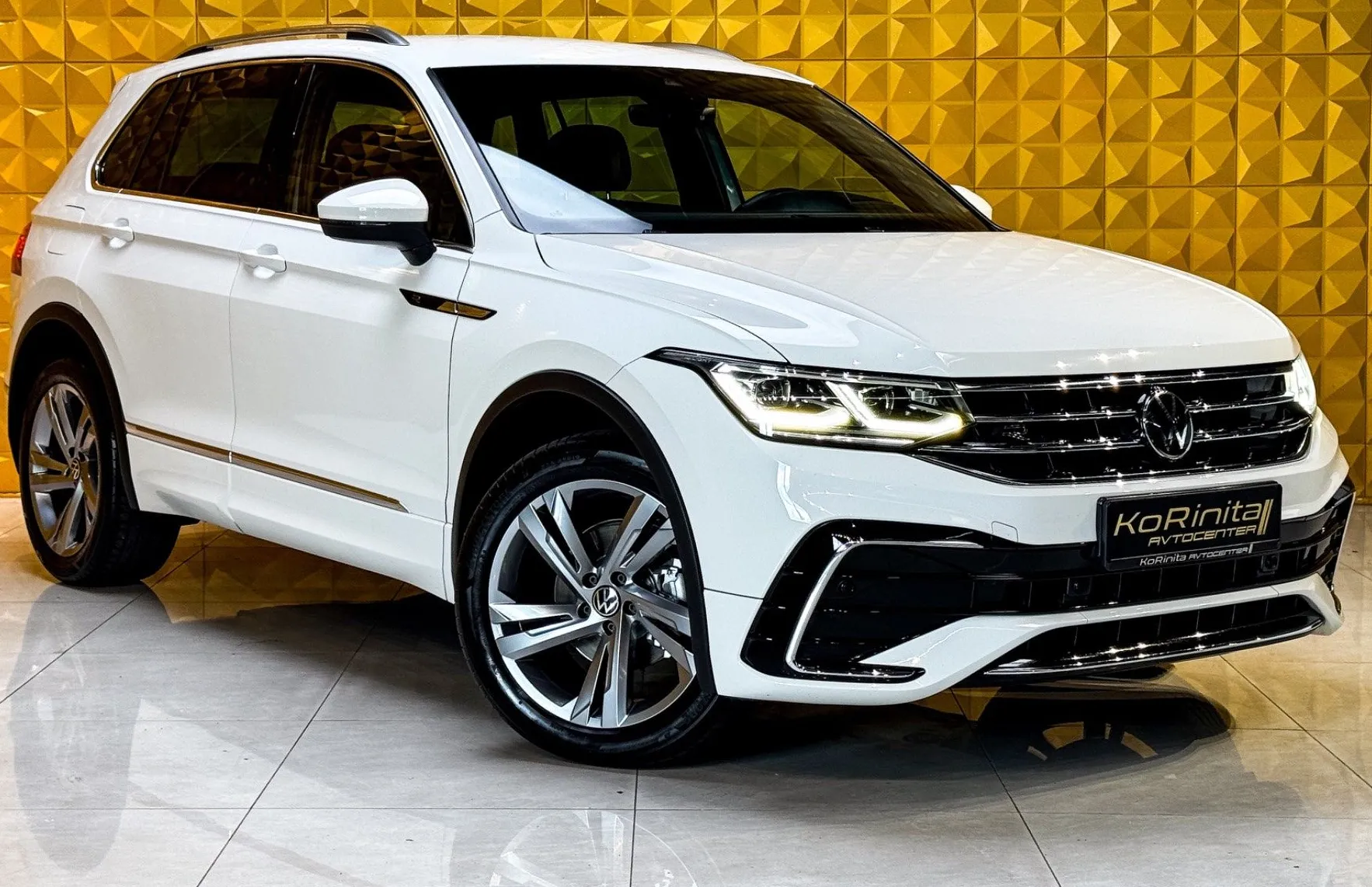 Zunanja slika - VW Tiguan - 2.0 TDI 4MOT-R Line-iQ LED-HEADUP-VIRTUAL-KEYLESS - 2