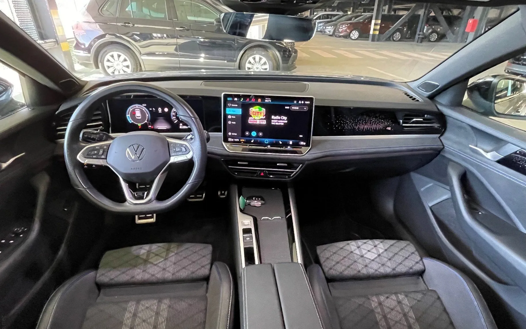 Zunanja slika - Volkswagen Passat - 2.0 TDI BMT R-Line DSG LED. NAVI.KAMER360.PDC2X - 27