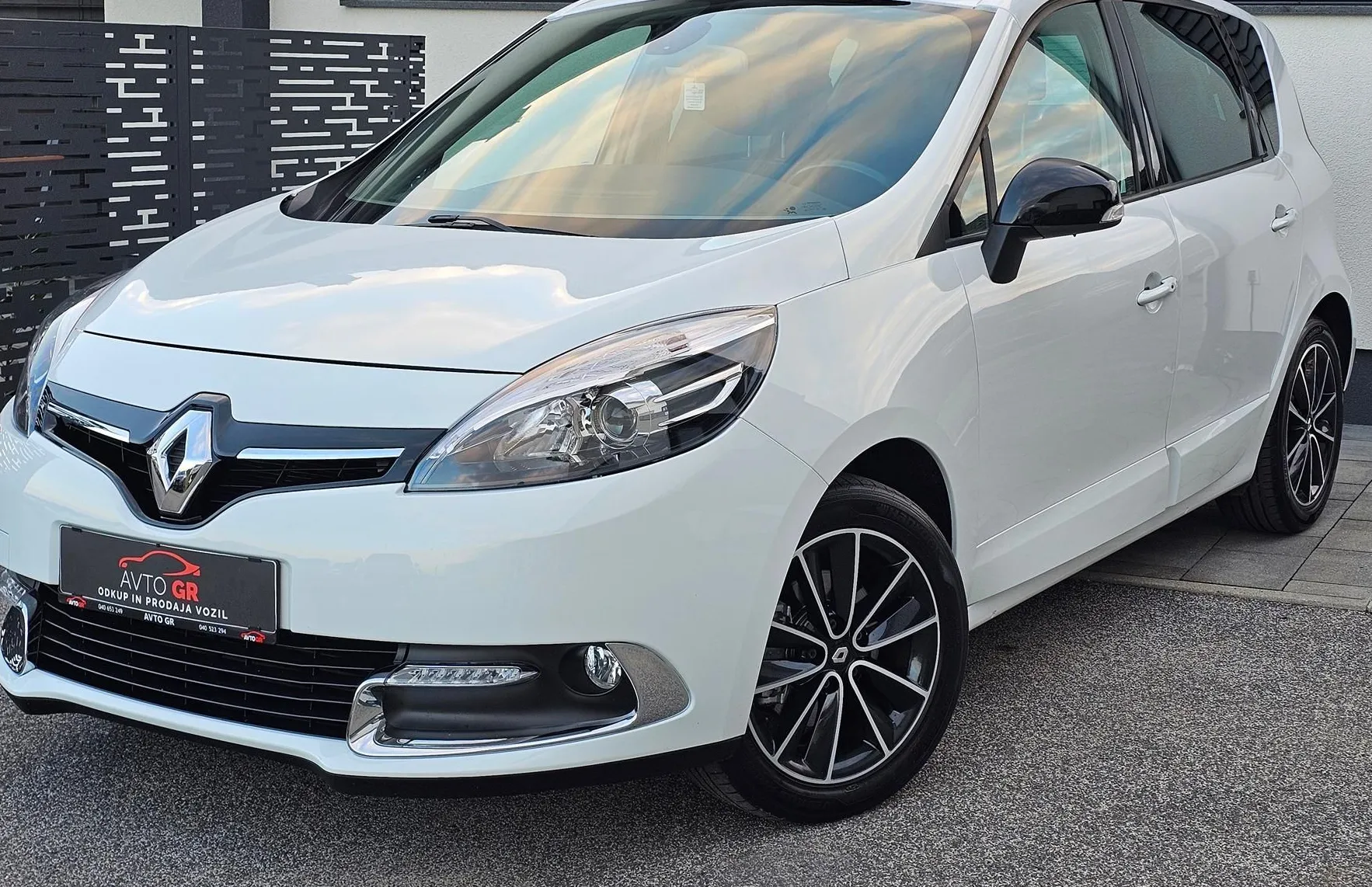 Zunanja slika - Renault Scénic - Scenic 1.2 16v-BOSSE-Le 159.000km-Odličen- Tempo.- - 16