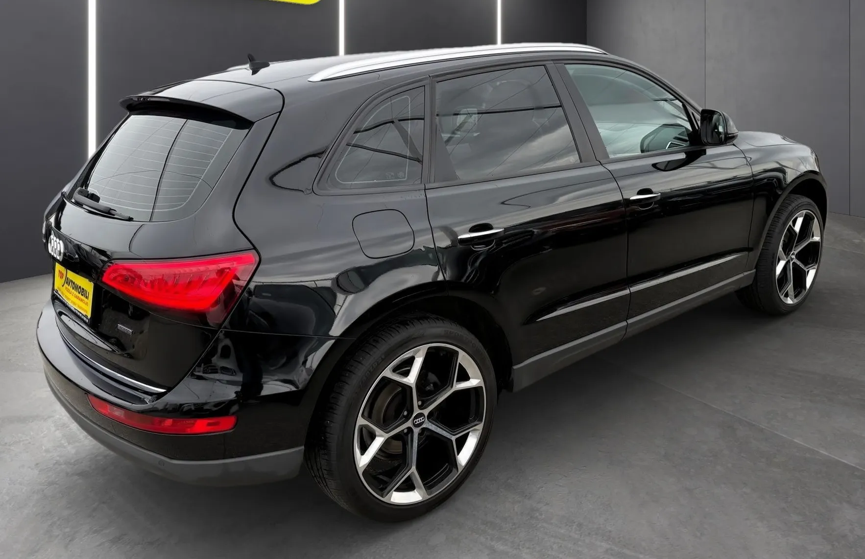 Zunanja slika - Audi Q5 - 2.0TDI QUATTRO 21COL S-LINE XENON NAVI PDC TEM TOP - 6