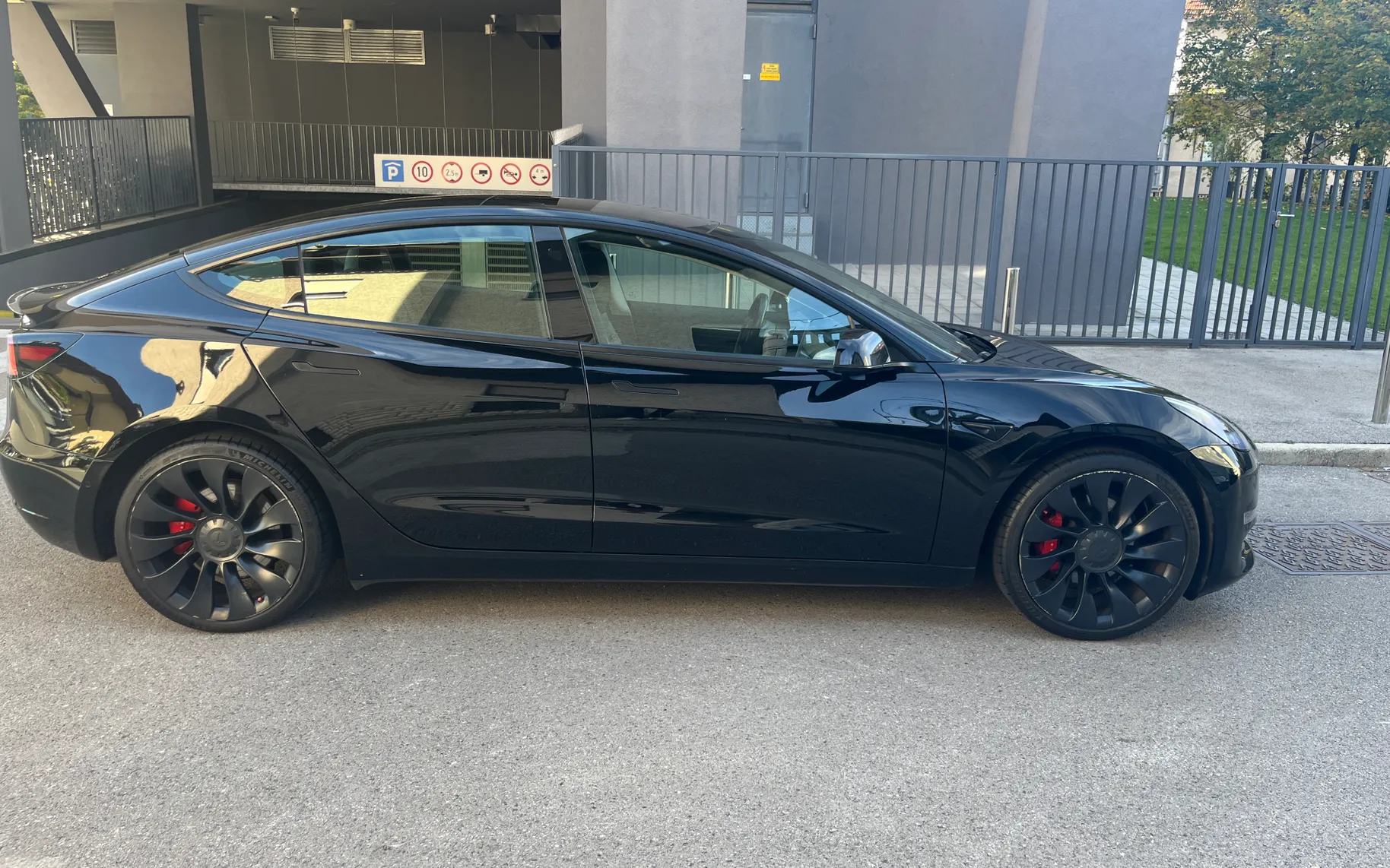 Zunanja slika - Tesla Model 3 - 3D3 / 3D1 - 4