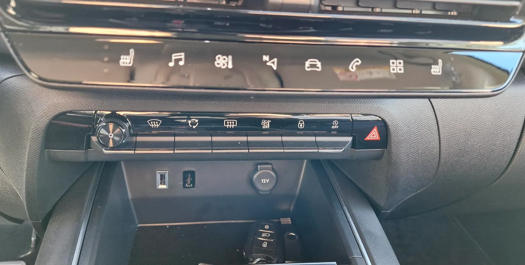 Notranja slika - Citroën C5 - blagi hibrid, 1,2 - 11