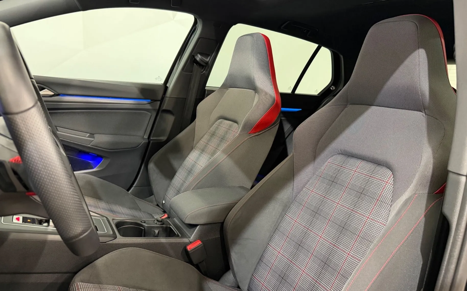 Notranja slika - Volkswagen Golf - 2.0 TSI-GTI-PANORAMA-VIRTUAL-DSG-ACC-IQ-KAMERA-NAV - 10