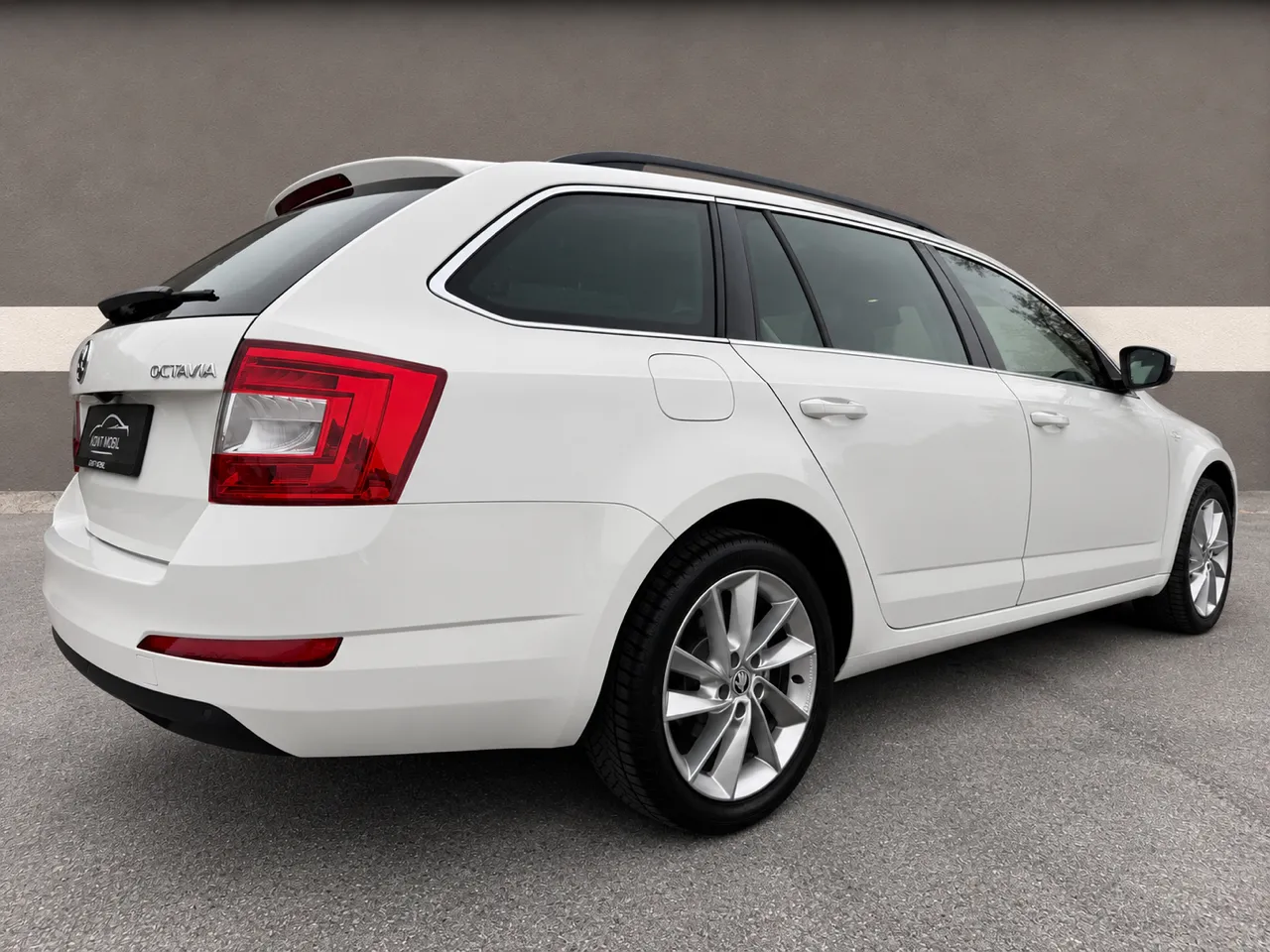 Zunanja slika - Škoda Octavia - 2.0 TDI DSG 4x4 LAURIN CLEMENT 2.LASTNIK PANO. - 6