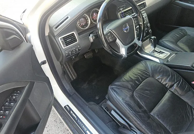Zunanja slika - Volvo XC70 - D5 AWD 205ks °AUTOMATIC° °19-COL° USNJE - 8