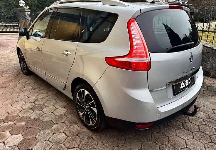 Zunanja slika - Renault Scénic - Grand Scenic dCi 130 Energy Bose Navi Alcantara TOP STANJE - 5