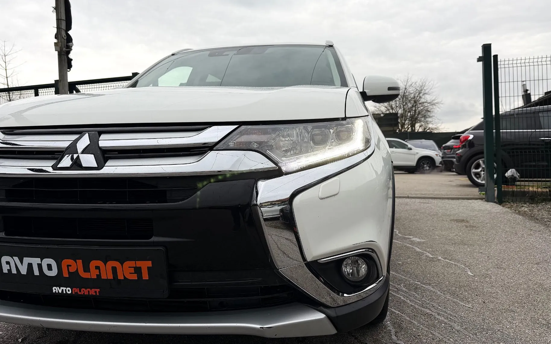 Zunanja slika - Mitsubishi Outlander - 2.2 DI-D 4WD AUT INSTYLE 7SEDEŽEV XENON ACC KAMERA - 10