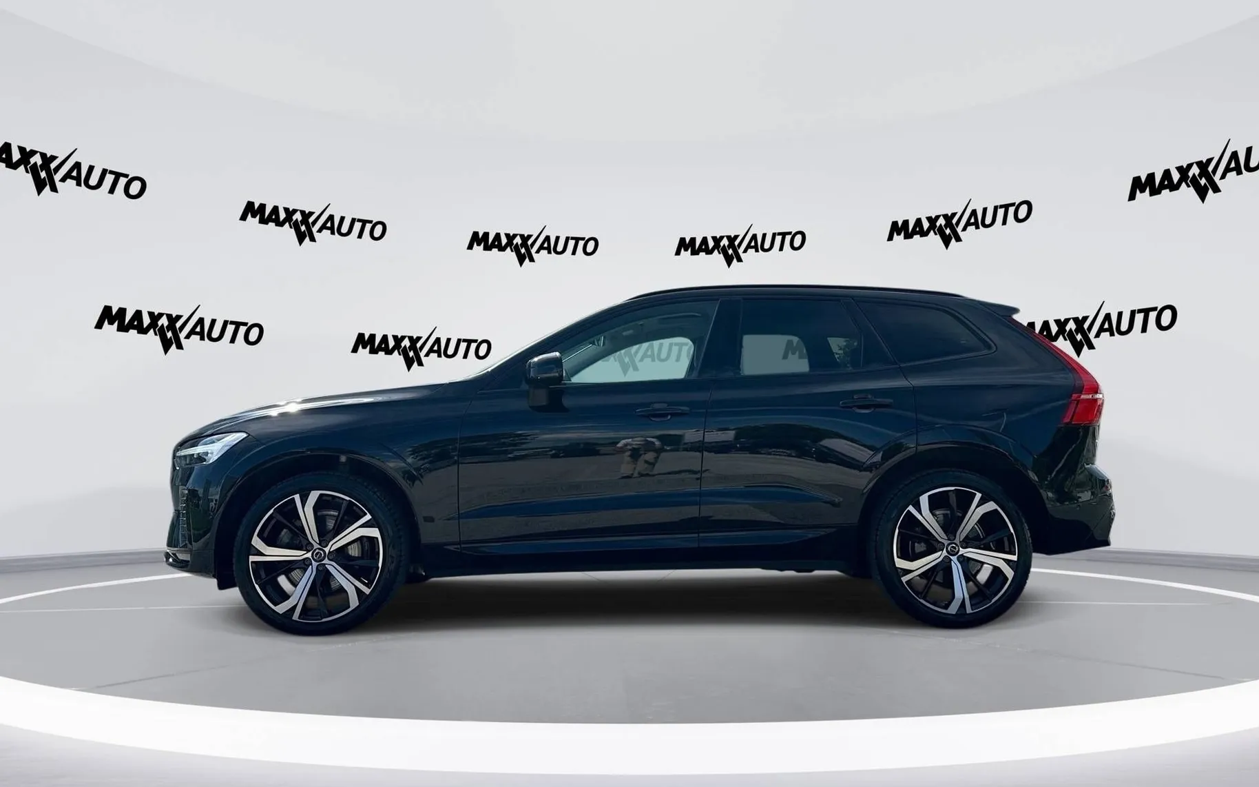Notranja slika - Volvo XC60 - B5 P AWD Plus Dark Avt. - 8