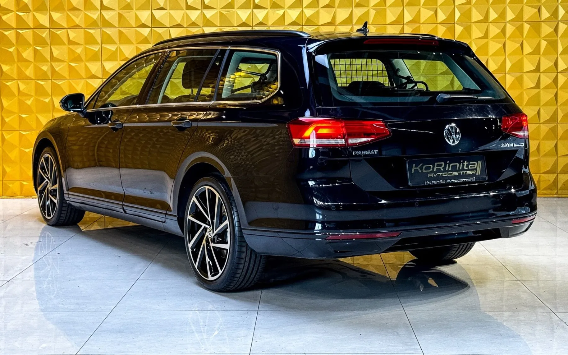 Notranja slika - Volkswagen Passat Variant - 2.0 TDI AUT. NAVI-RADAR TEMP-BREZ POLOGA - 9