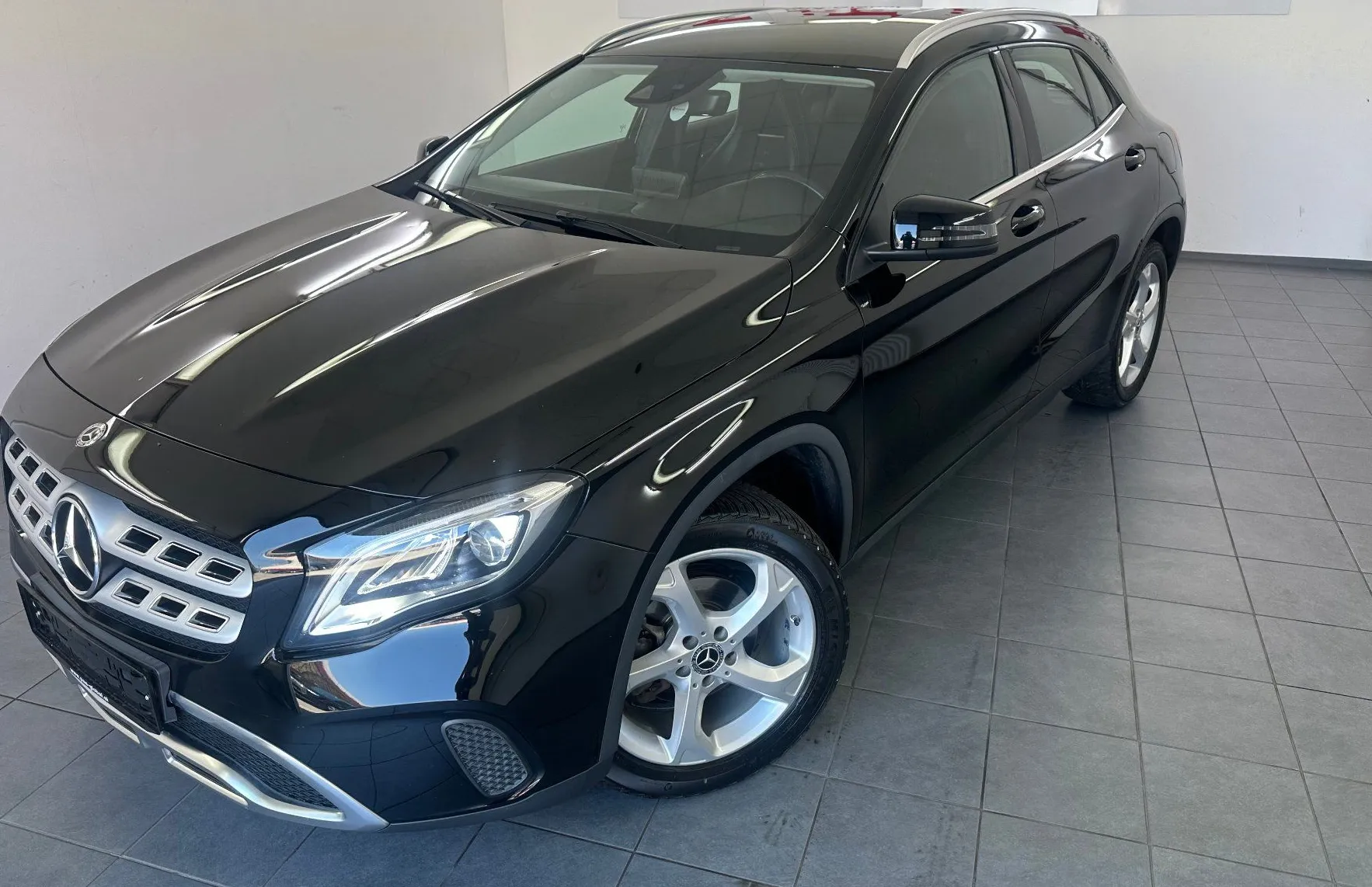 Zunanja slika - Mercedes-Benz GLA-Razred - GLA 180 Avt.KAMERA.USNJE.LED.NAVI. - 1