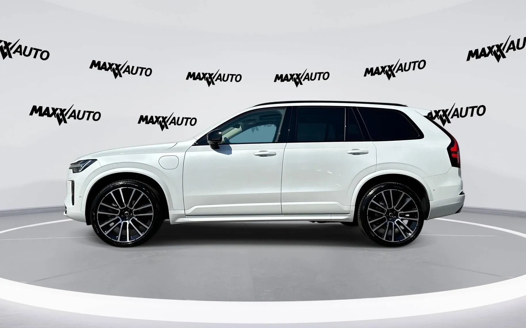 Notranja slika - Volvo XC90 - T8 AWD PLUG-IN HYBRID ULTRA DARK – 7 SEDEŽEV - 8