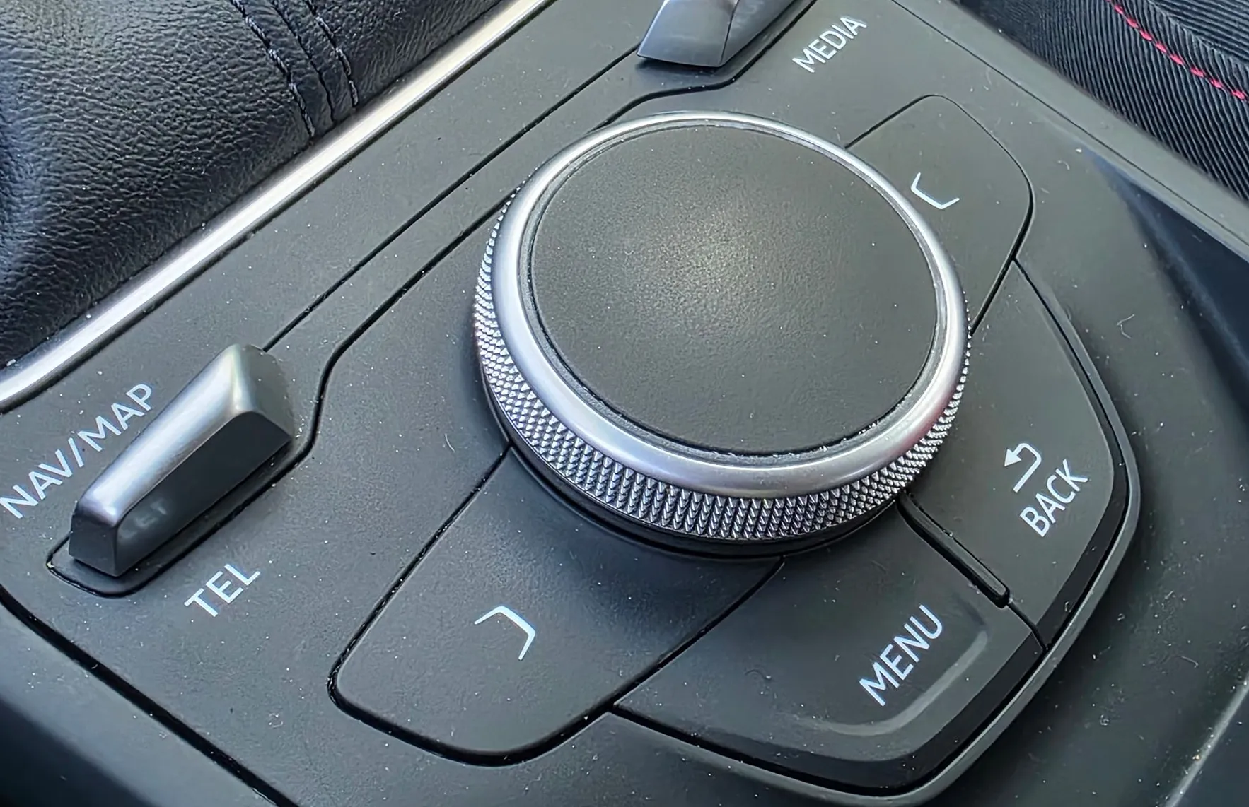 Zunanja slika - Audi Q2 - 30 TFSI SPORT LED-ALU PLATIŠČA-NAVI-1.LASTNIK - 18