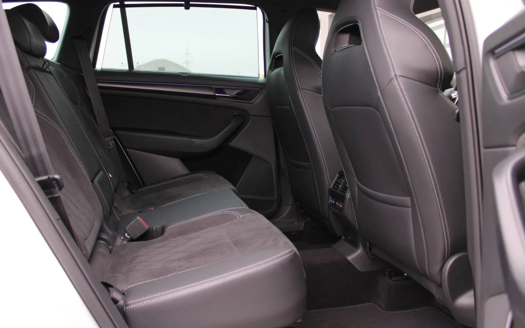 Zunanja slika - Škoda Kodiaq - Sportline 2.0TSI 4X4 DSG WEBAST KAM360 DCC CANTO - 11