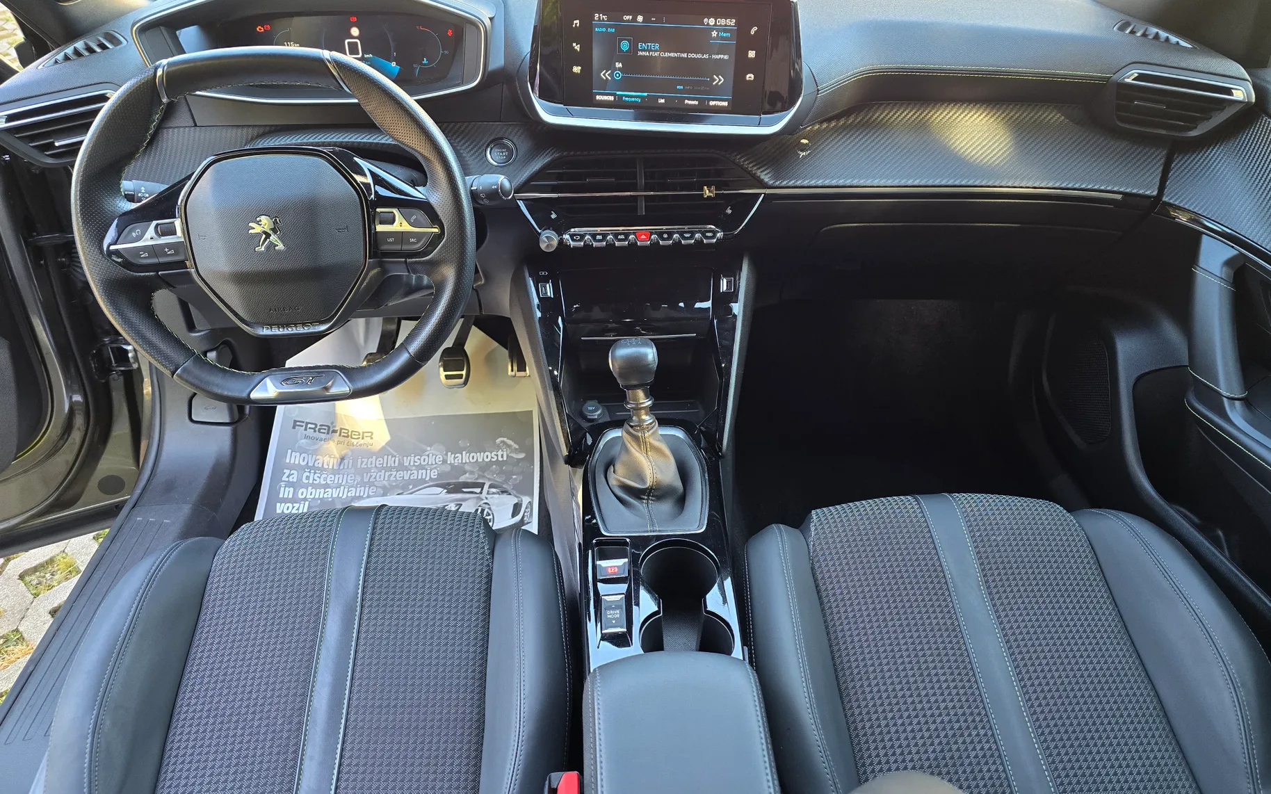 Notranja slika - Peugeot 2008 - 1,2 PureTech 130 S&S GT Line - 8