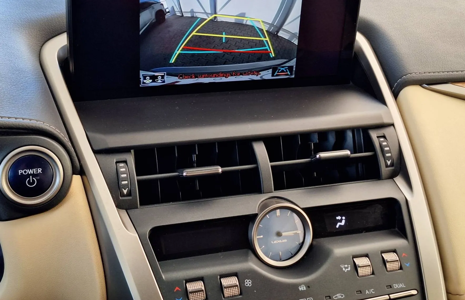 Zunanja slika - Lexus NX - 300h AWD Luxury•GRETJE•HLAJENJE SEDEŽEV•ACC•KAMERA - 17