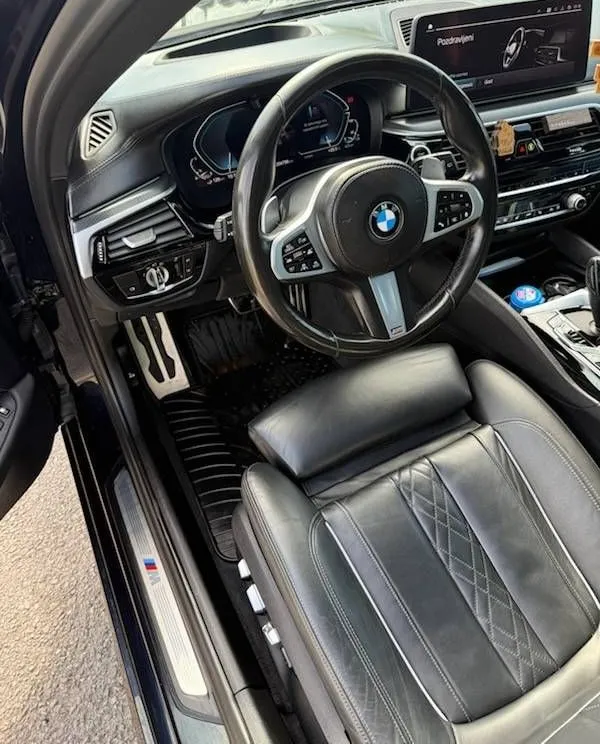 Notranja slika - BMW serija 5 Touring: - 530e xDrive M VELIKO OPREME - 12