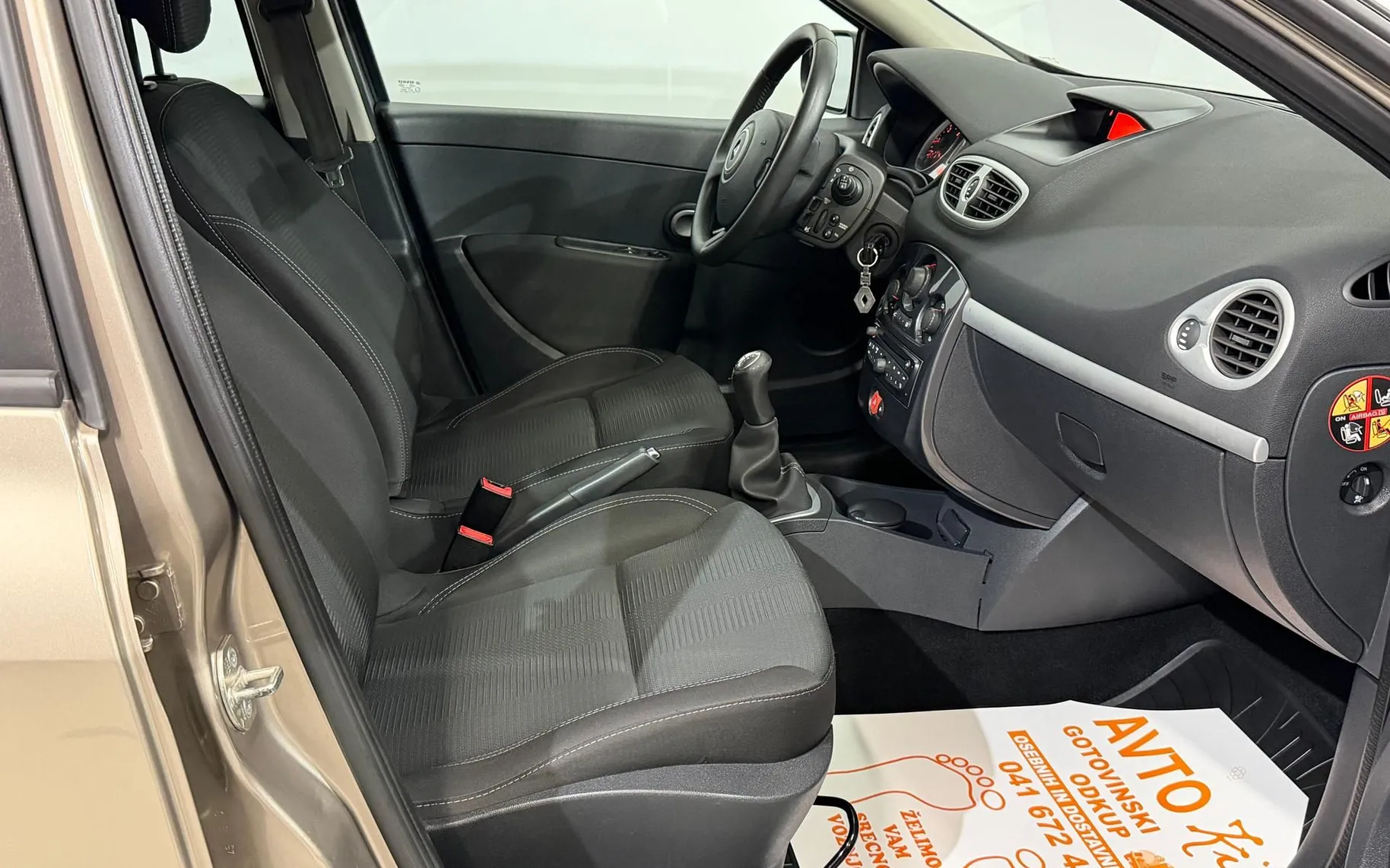 Notranja slika - Renault Clio - Grandtour 1.5 dCi-TEMPOMAT-KLIMA-TRAJNIK - 10