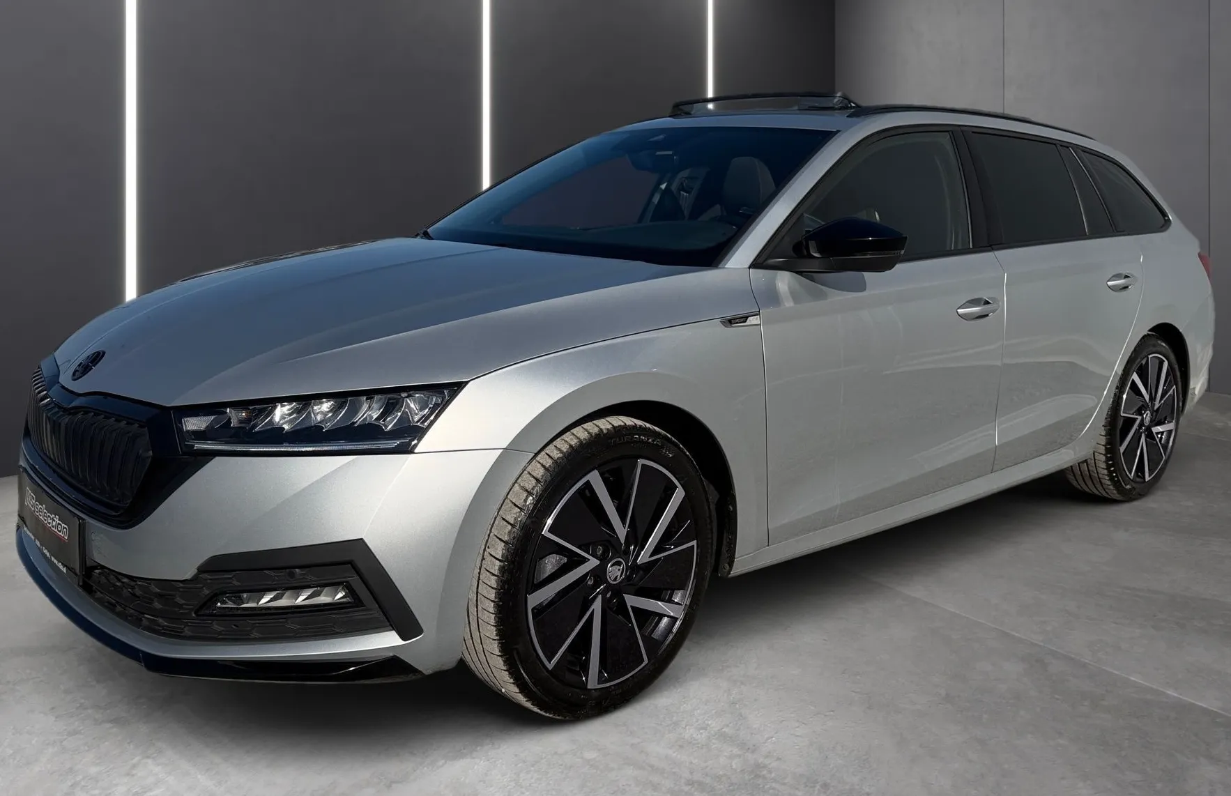 Zunanja slika - Škoda Octavia - Combi 2.0 TDI Sportline DSG-Panorama-Vlečna klju.. - 1