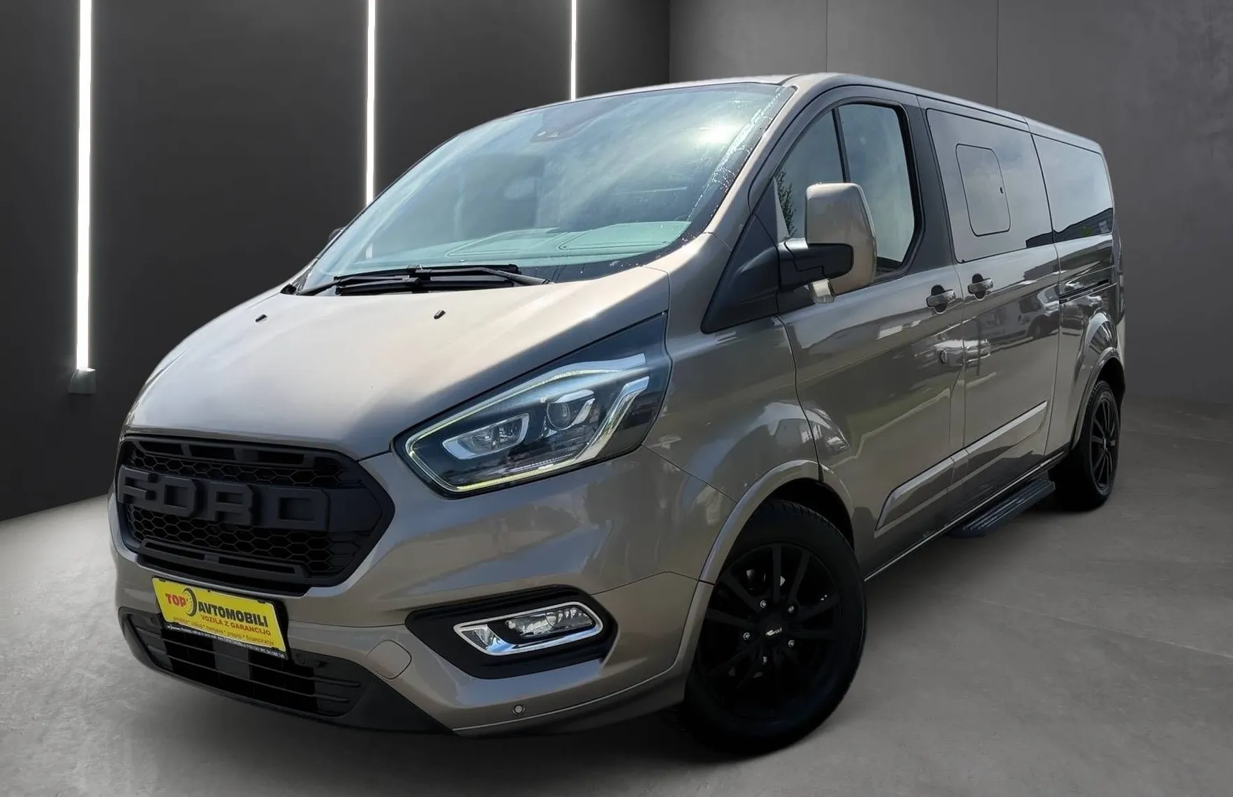 Zunanja slika - Ford Tourneo - Custom 2.0 TDCI L2 H1 FUL LED NAVI TEMP PDC GR.SEDEŽEV - 1