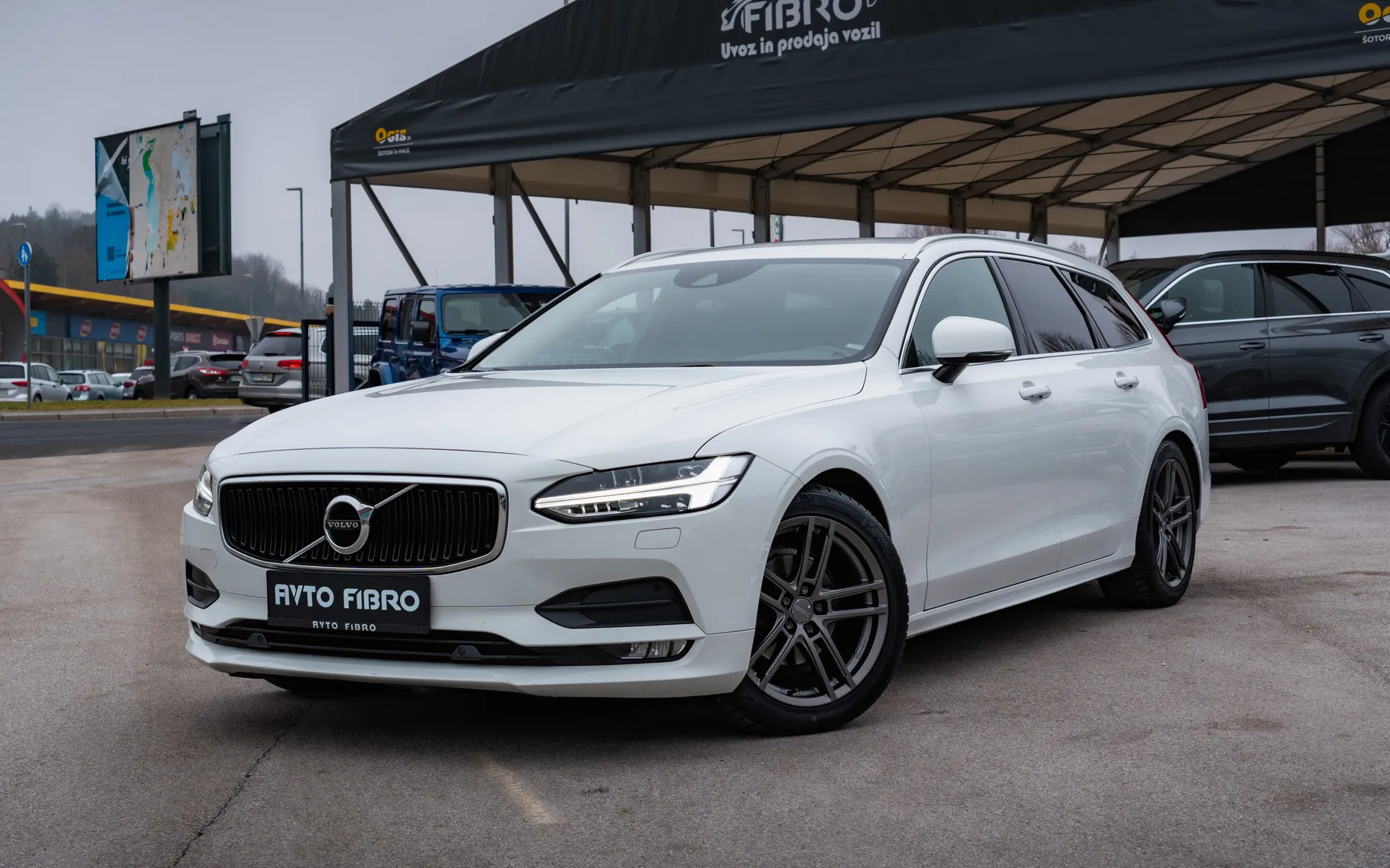 Zunanja slika - Volvo V90 - D4 Momentum Pro Avt. - 1