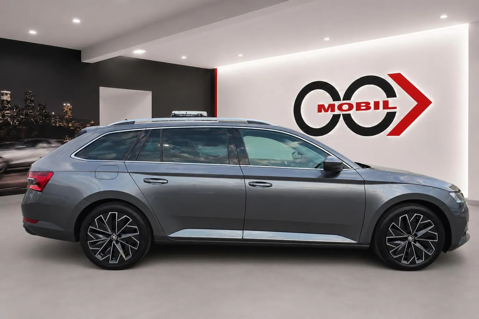 Zunanja slika - Škoda Superb - Combi 2.0 TDI L K DSG - Matrix.360kam.usnje.Canton - 4