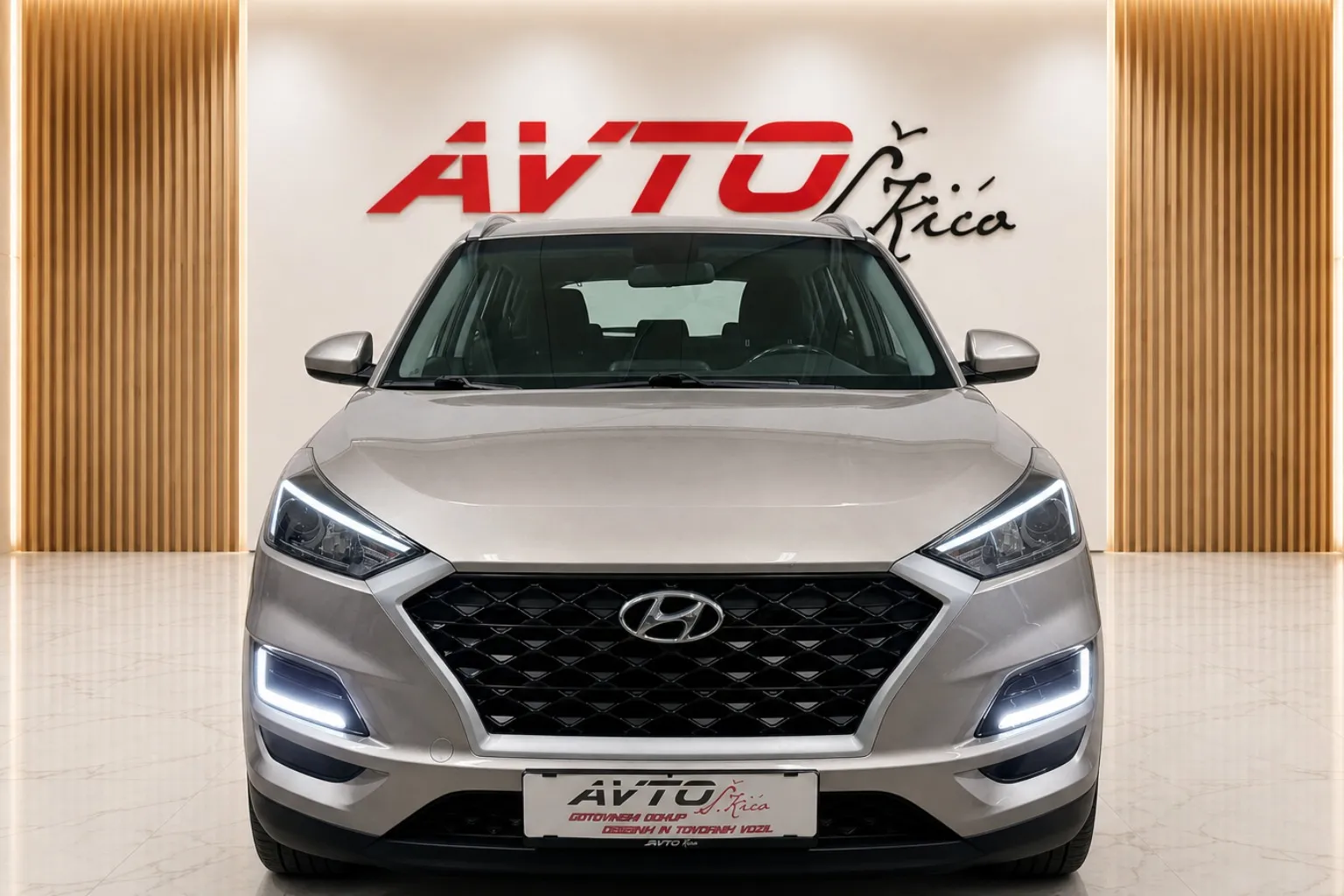 Notranja slika - Hyundai Tucson - 1.6 CRDi-129.000KM-SLO-TEMPOMAT-KAMERA-PDC-SERV KN - 7